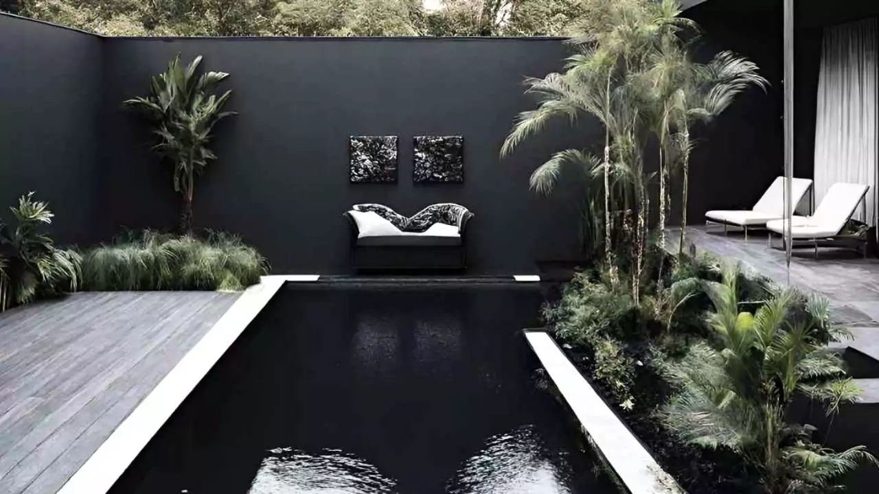 Why You Shouldn’t Paint Your Pool Black