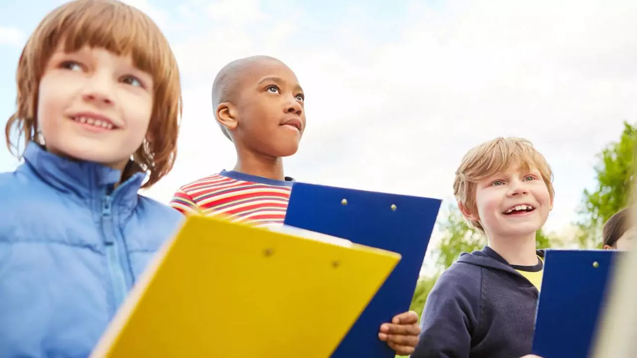 21 Outdoor Family Reunion Games 6 Scavenger Hunt 1