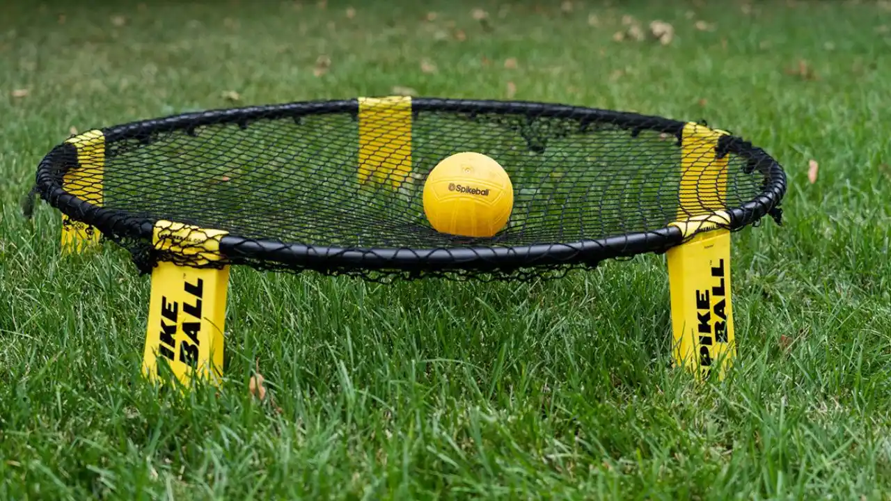 21 Outdoor Family Reunion Games 4 Spikeball