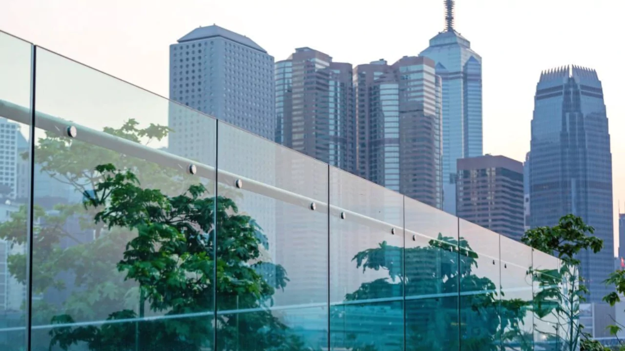 Glass fence elements