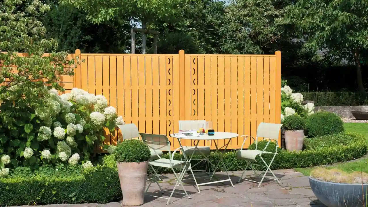 11 Perfect Colors for Your Garden Fence 5 Natural Wood Stain