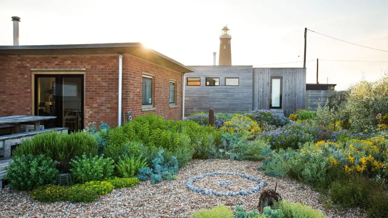 How to Lay Gravel on Soil Correctly