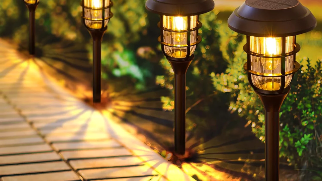 Solar garden lights