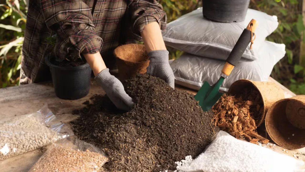How to Tell If Potting Soil is Bad 3 mixing potting soil