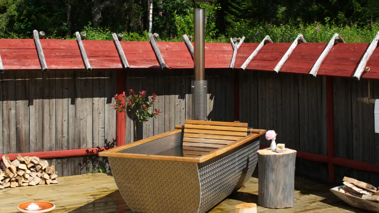 Countryside outdoor bathtub