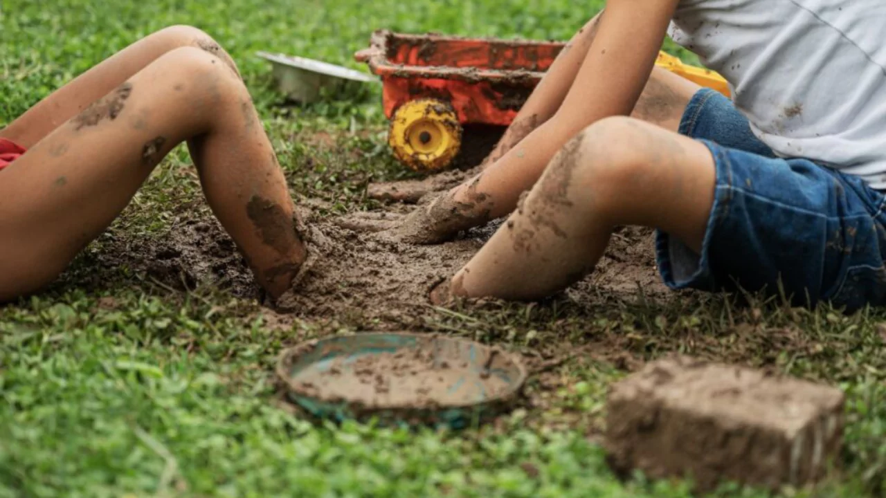 Is Potting Soil Safe to Play In? 3 Downsides of playing in potting soil