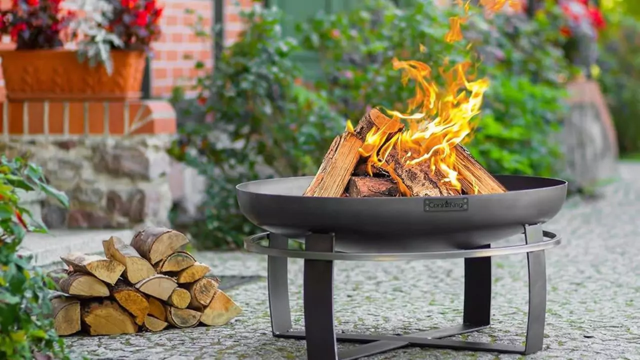 Do Open Fire Pits Need Air Holes? (Fire Pit Ventilation Guide) 2 Iron fire pits