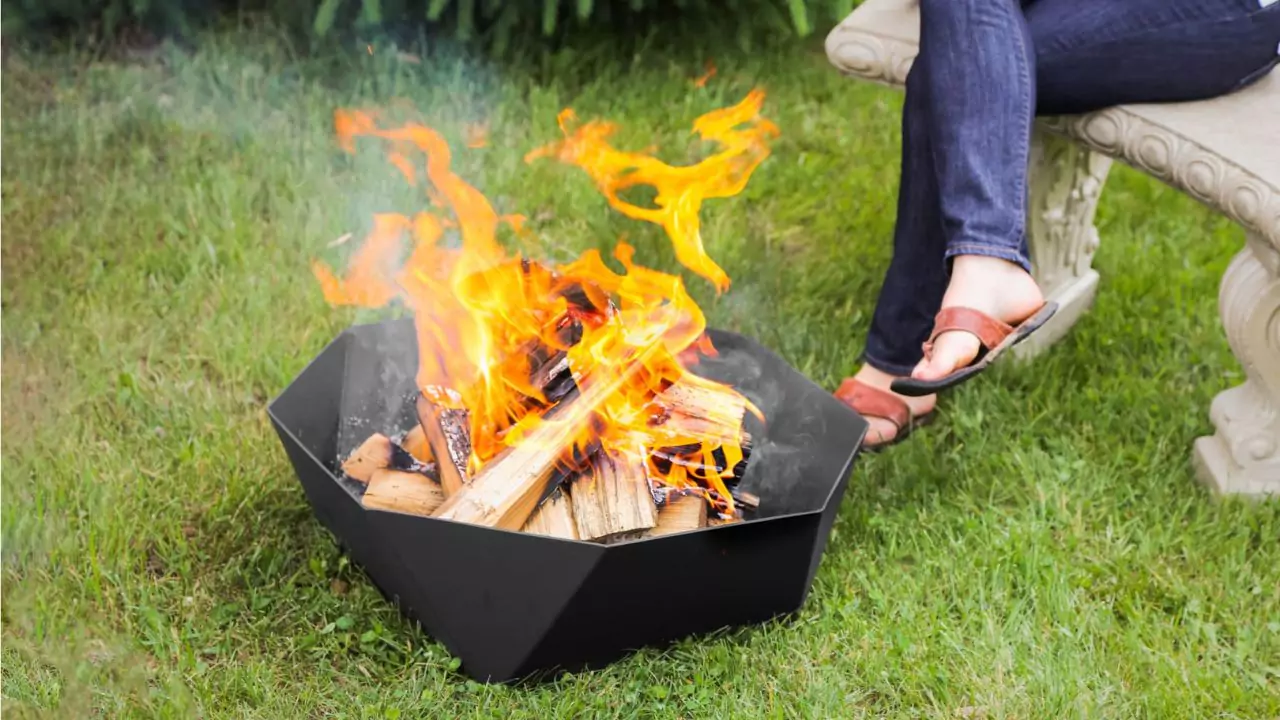 Do Open Fire Pits Need Air Holes? (Fire Pit Ventilation Guide) 4 Metal fire pit