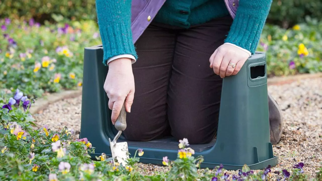 Best Garden Kneeler And Stool 1 Protect your legs with garden kneelers