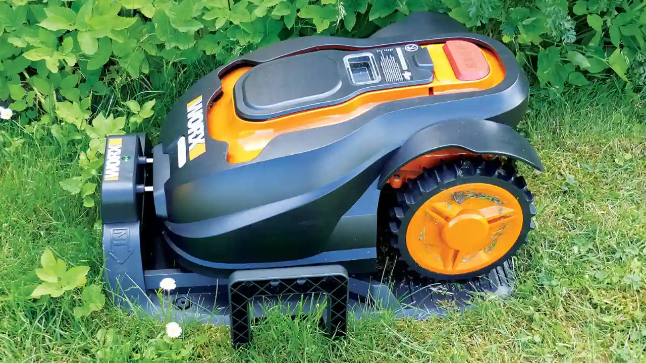 Robotic lawn mower