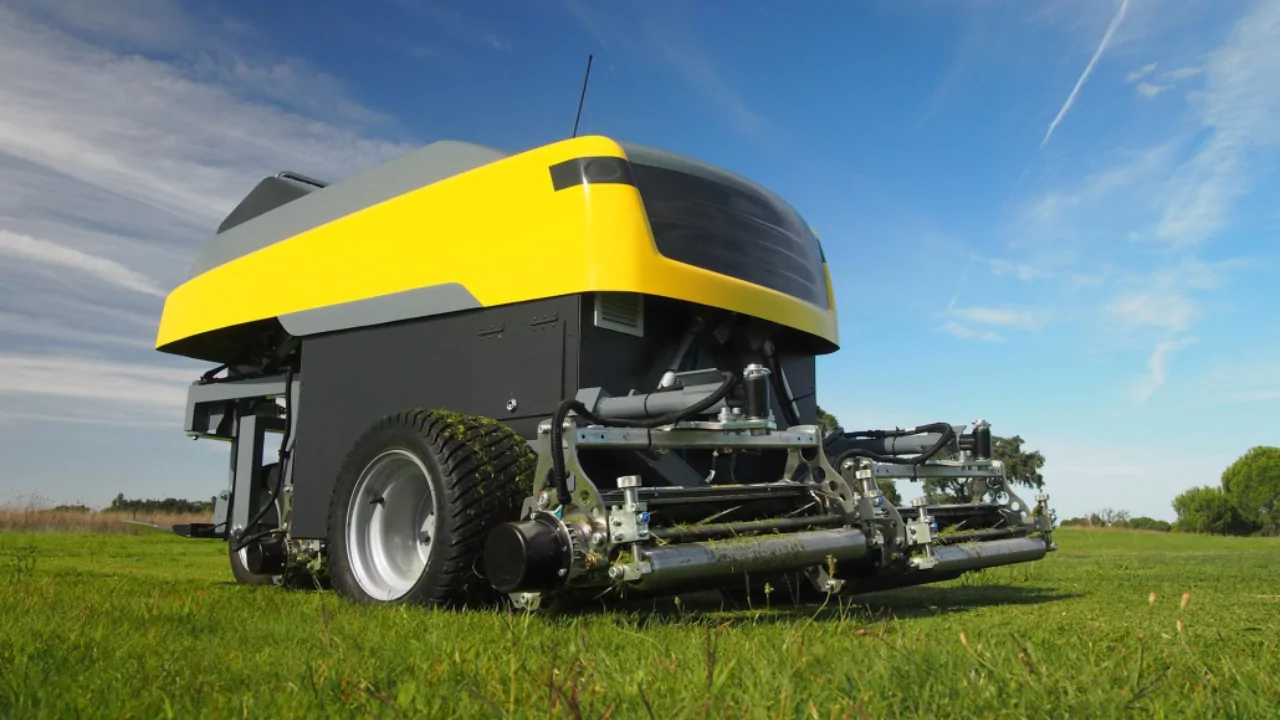 Do Golf Courses Use Robotic Mowers? (Autonomous Golf Course Mowers) 6 Robotic mowers golf course