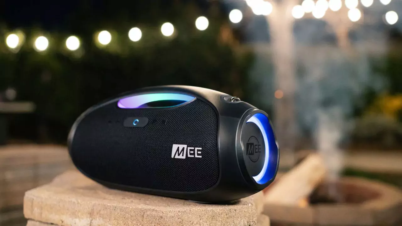 9 Unusual Festoon Lights for Your Garden 1 Festoon Lights with Bluetooth Speakers