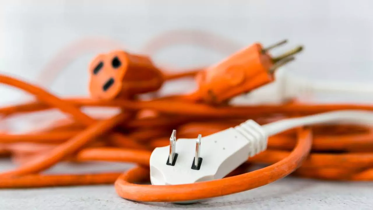 Is It Safe To Put An Extension Cord Under Your Backyard? 4 How to know that an extension cord is for outdoor use