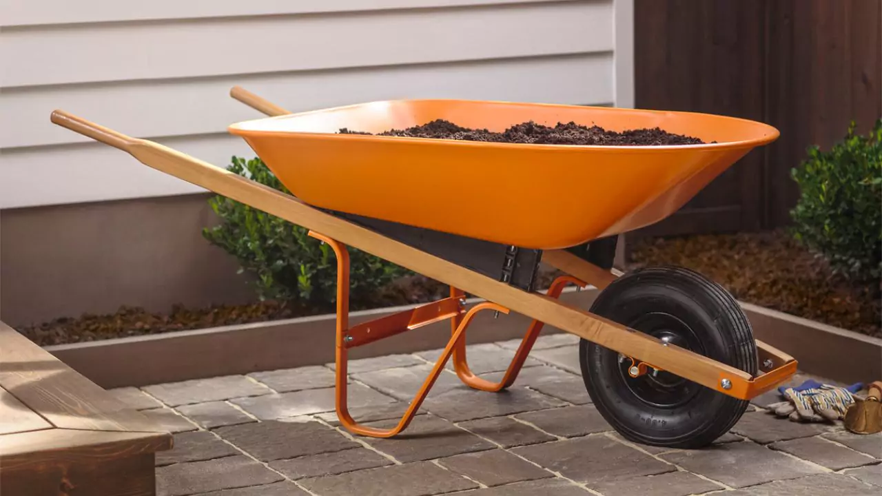 Oil for Wheelbarrows Stored Outside (Winter and Summer) 4 How to oil your wheelbarrow