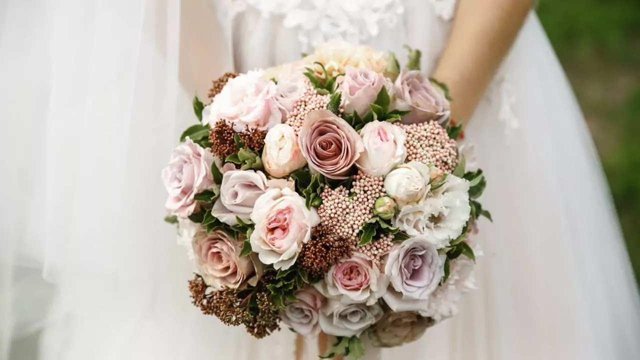 Organic Wedding Flower Arrangements (Alternatives) 1 Organic wedding flower arrangements ideas