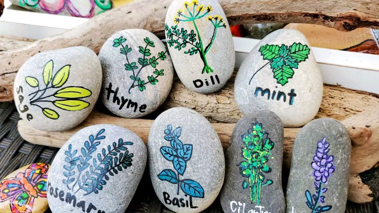 18 Cute Garden Rock Ideas