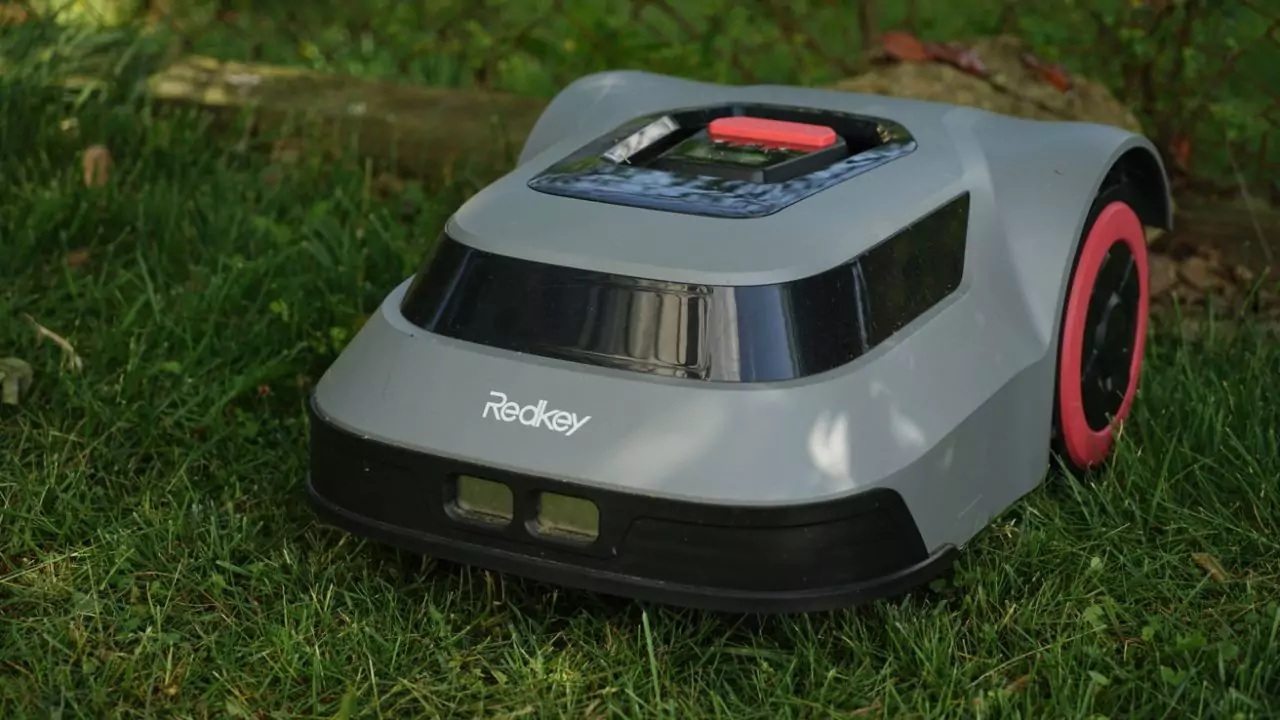 How Expensive Are Robotic Mowers to Run? 1 Robot lawn mower running cos