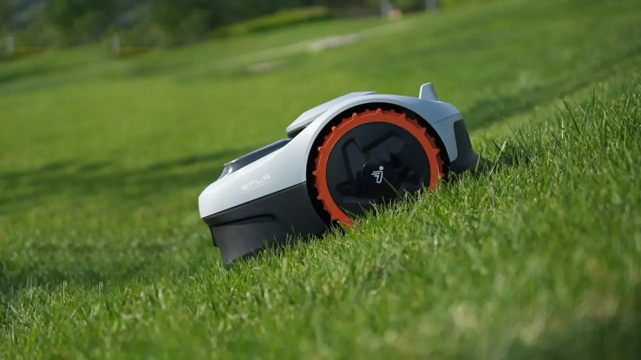 Can You Run Multiple Robotic Mowers at the Same Time? 4 Robotic mowers mapping