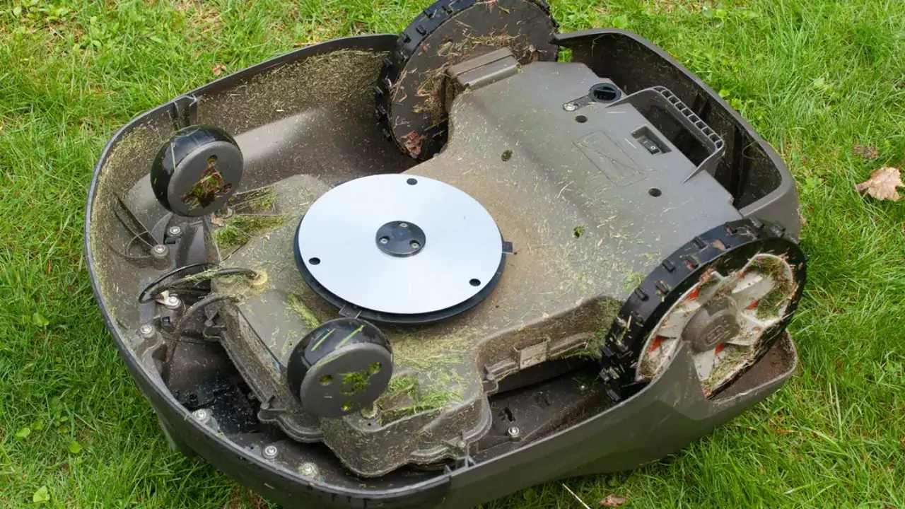 How Expensive Are Robotic Mowers to Run? 4 Should you clean robotic mower blades