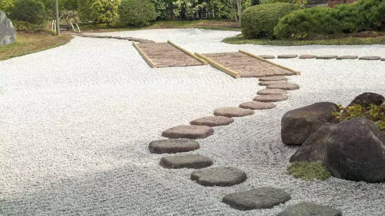18 Cute Garden Rock Ideas: Achieving a Natural and Relaxing Landscape 8 Stepped zen garden