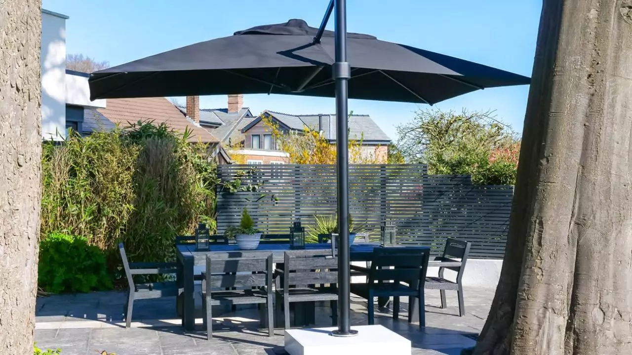 The uses of cantilever garden parasols