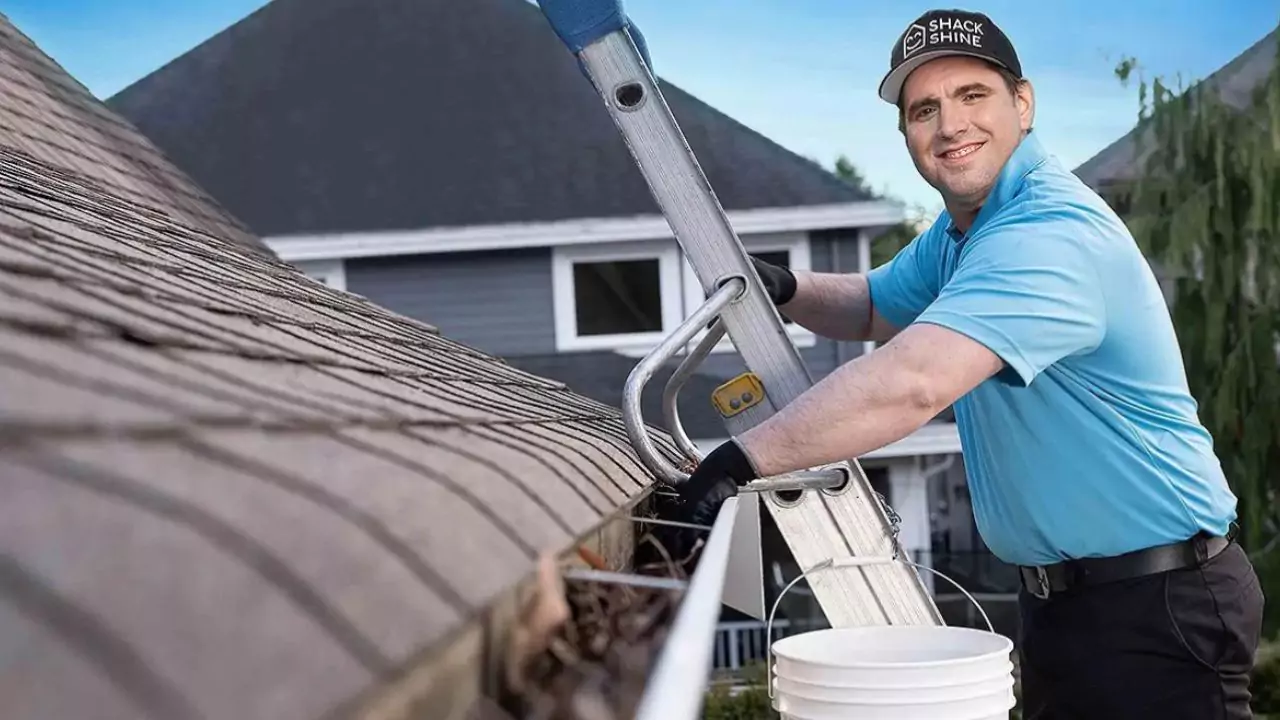 Washing aluminum gutters