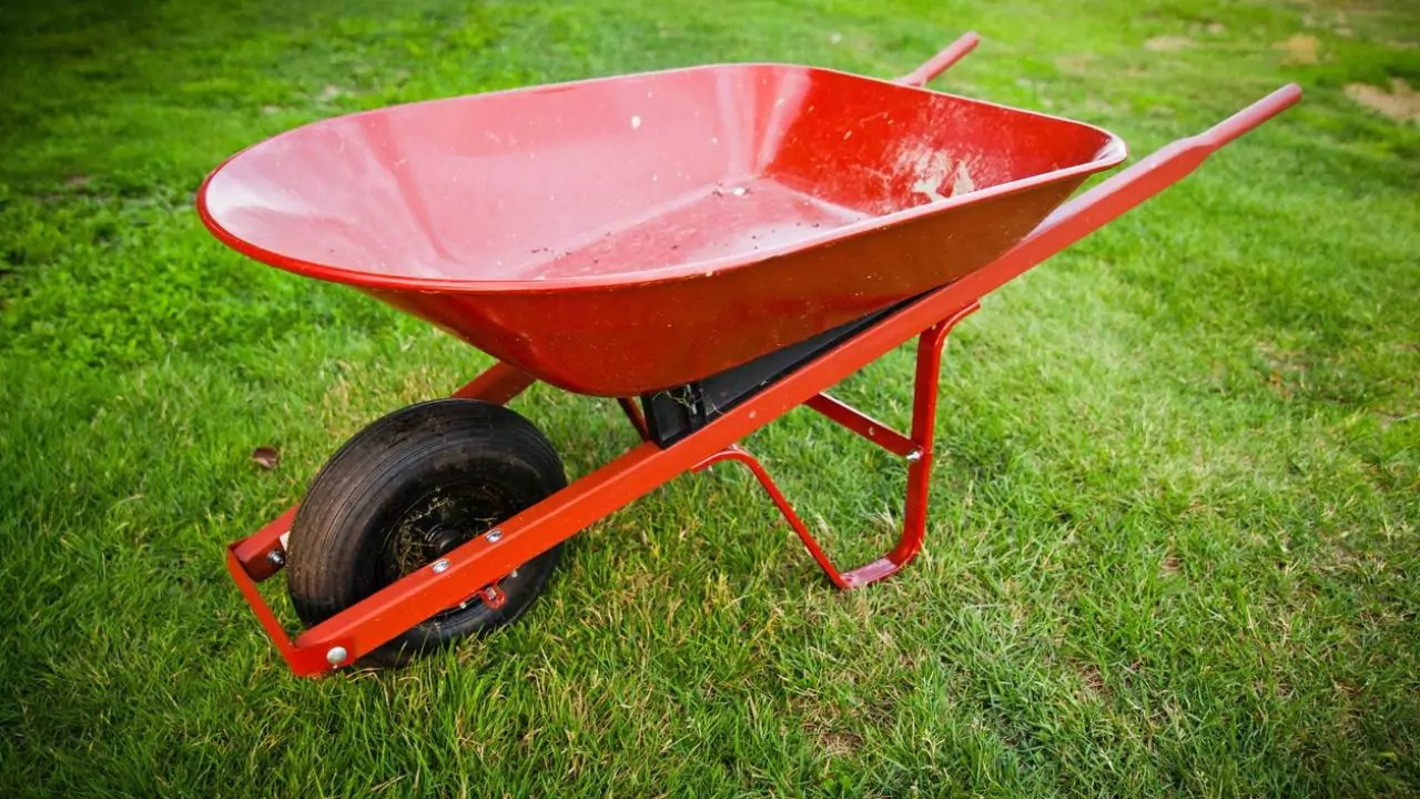 Oil for Wheelbarrows Stored Outside (Winter and Summer) 1 Wheelbarrow parts require regular oiling